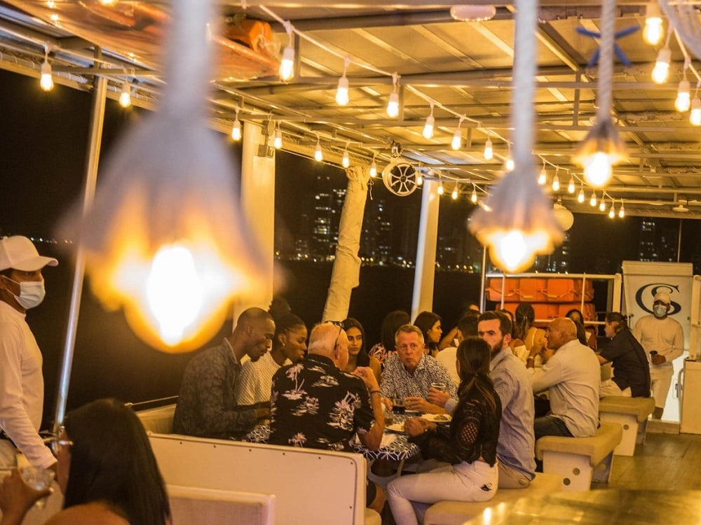 Cena Fin de Año en Catamaran - Image 3